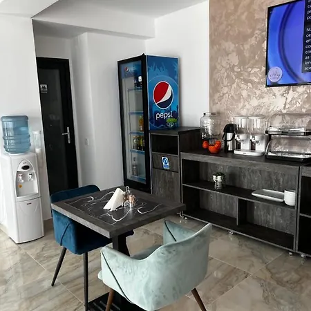 בית הארחה Grande Mamaia Nord 3*